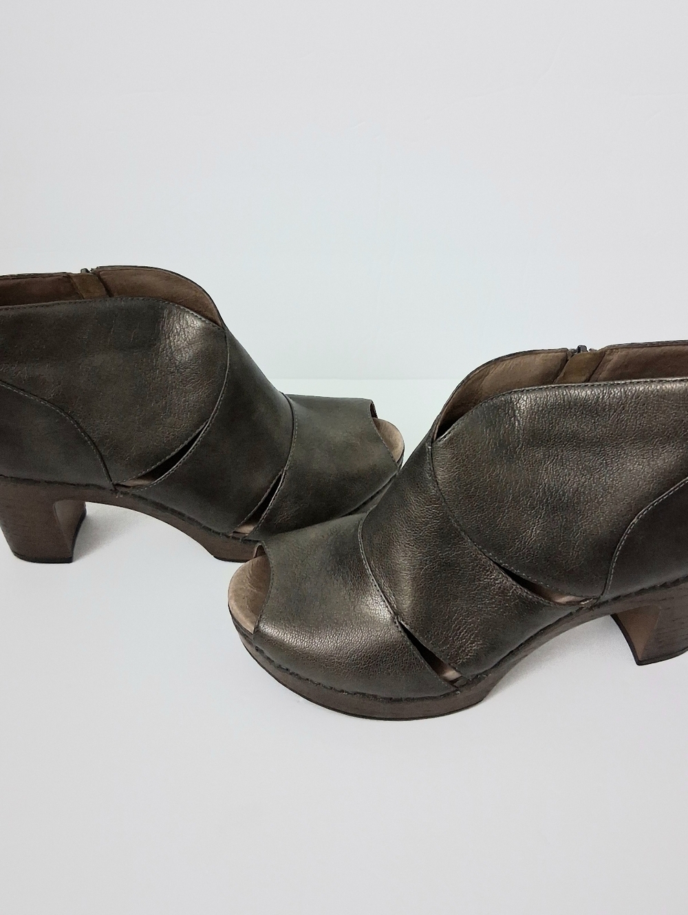 Dansko Boots Women’s Size 40 (9.5-10) Delphina Bronze Leather Open Toe Pre-owned